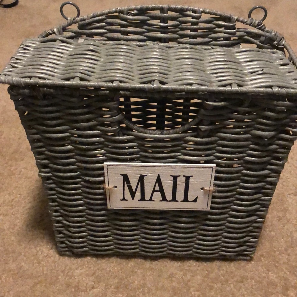 Mail bin